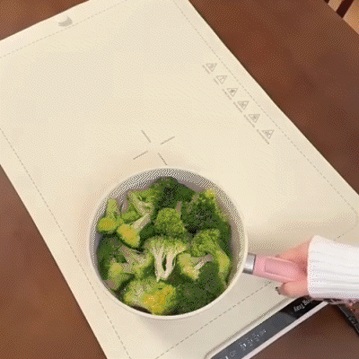 TempTray warming tray in action – smart silicone heating surface keeping food warm and ready to serve